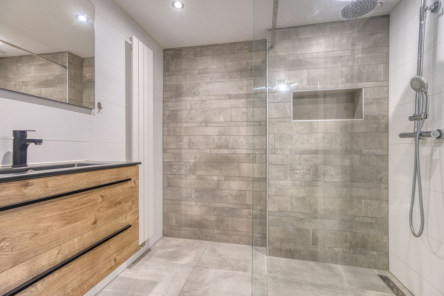 Photo 19 of Wever 63