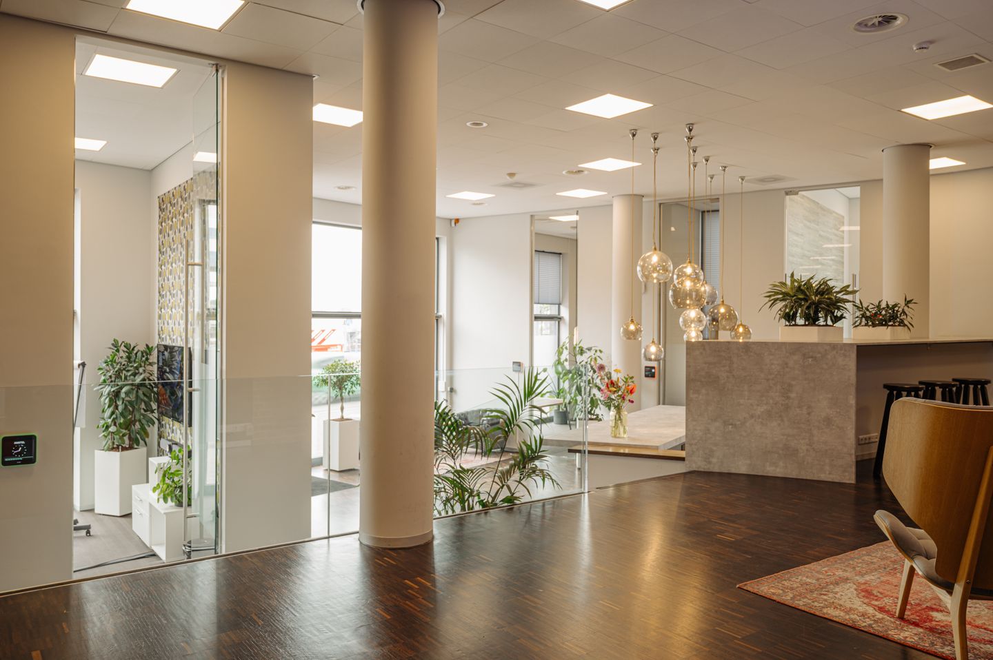 View photo 2 of Westerdoksdijk 1