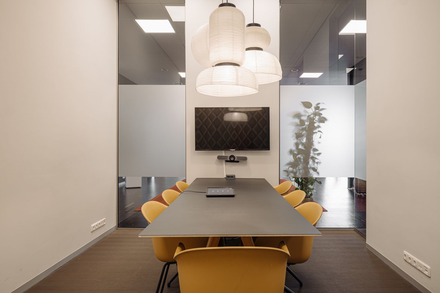 View photo 4 of Westerdoksdijk 1