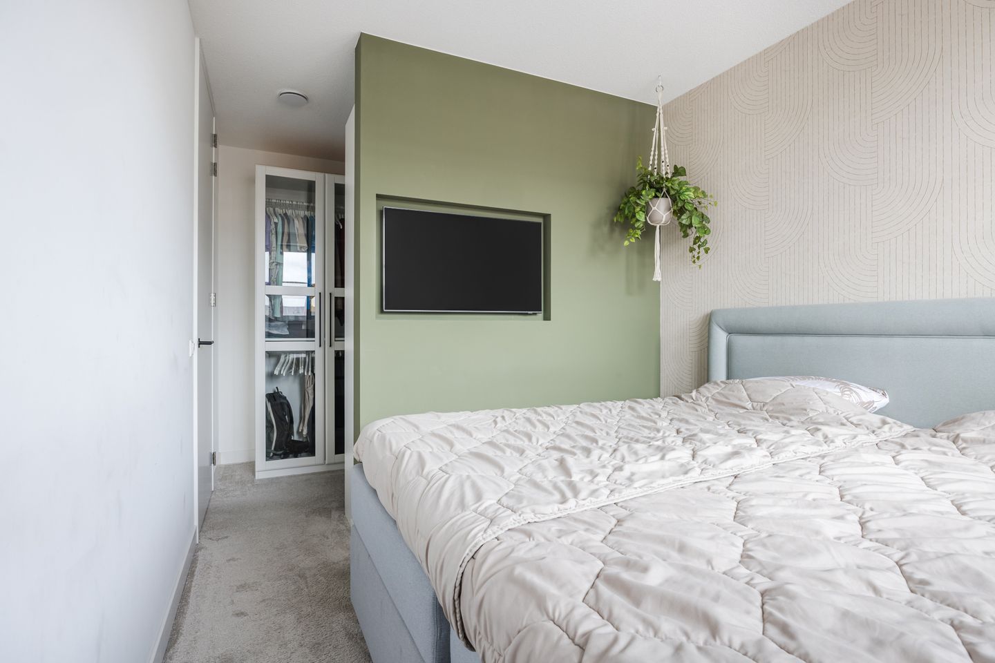 Luxury and energy-efficient zero-meter home with 5 bedrooms in stylish 1930s architecture — 22