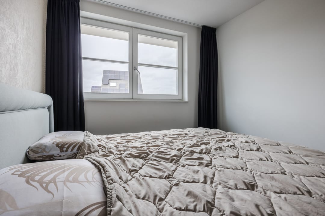 Luxury and energy-efficient zero-meter home with 5 bedrooms in stylish 1930s architecture — 23