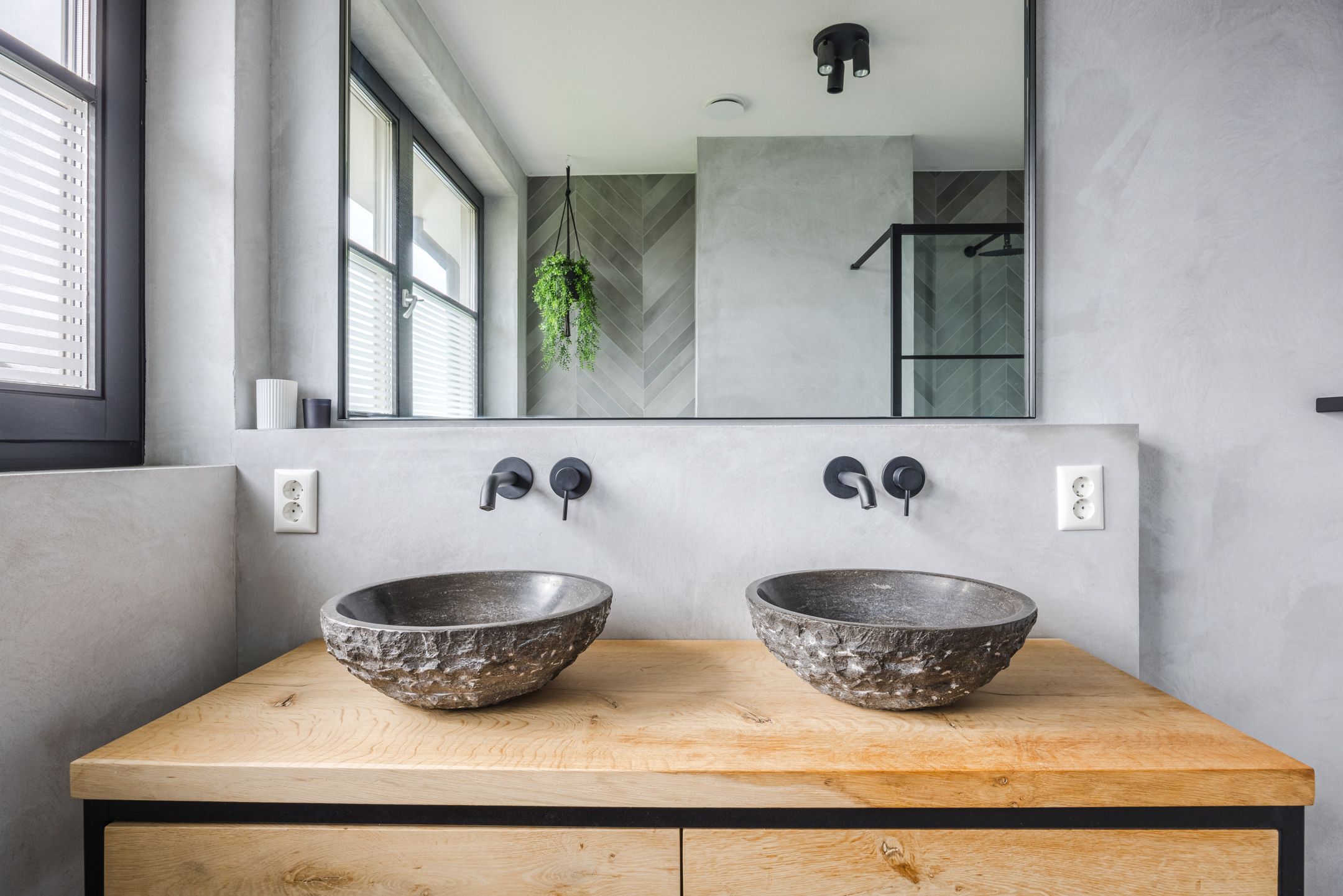 Luxury and energy-efficient zero-meter home with 5 bedrooms in stylish 1930s architecture — 29