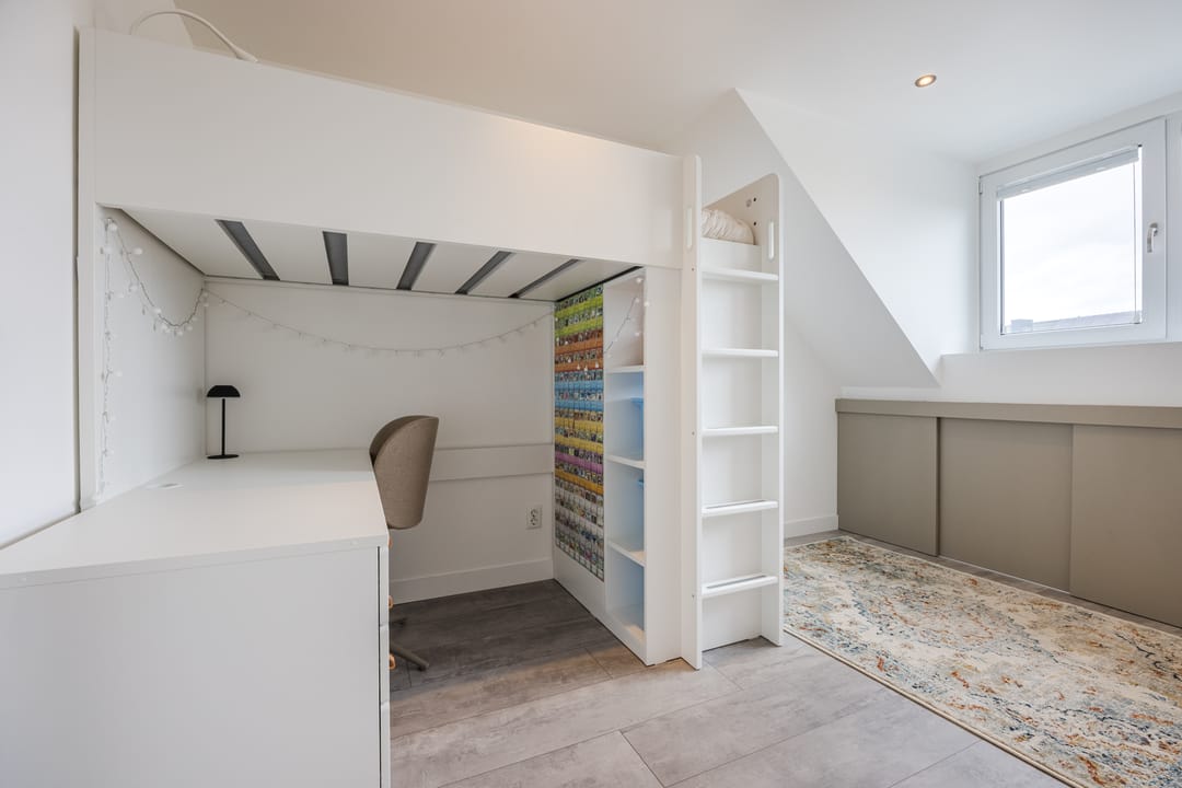 Luxury and energy-efficient zero-meter home with 5 bedrooms in stylish 1930s architecture — 33