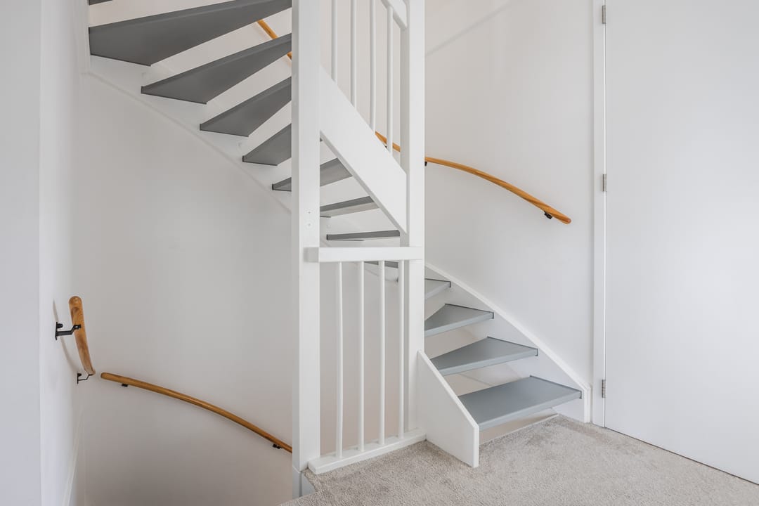 Luxury and energy-efficient zero-meter home with 5 bedrooms in stylish 1930s architecture — 19