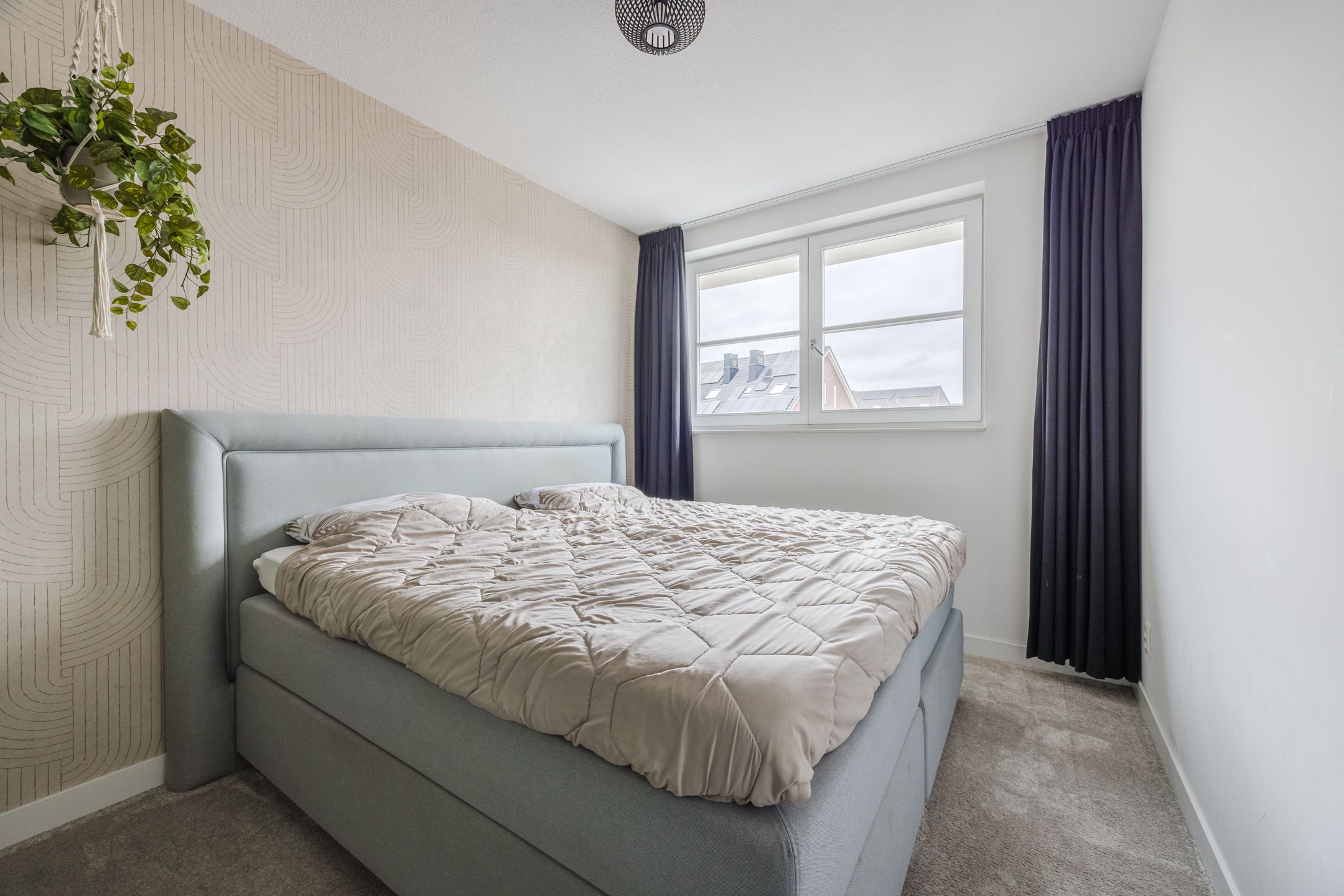 Luxury and energy-efficient zero-meter home with 5 bedrooms in stylish 1930s architecture — 21