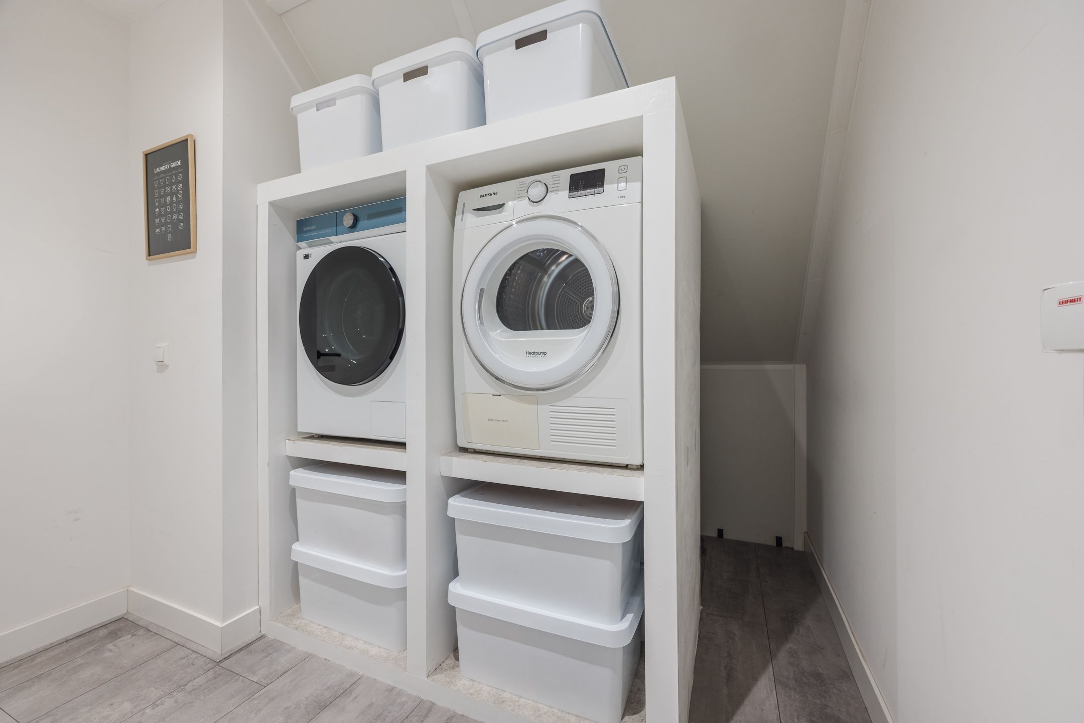 Luxury and energy-efficient zero-meter home with 5 bedrooms in stylish 1930s architecture — 38