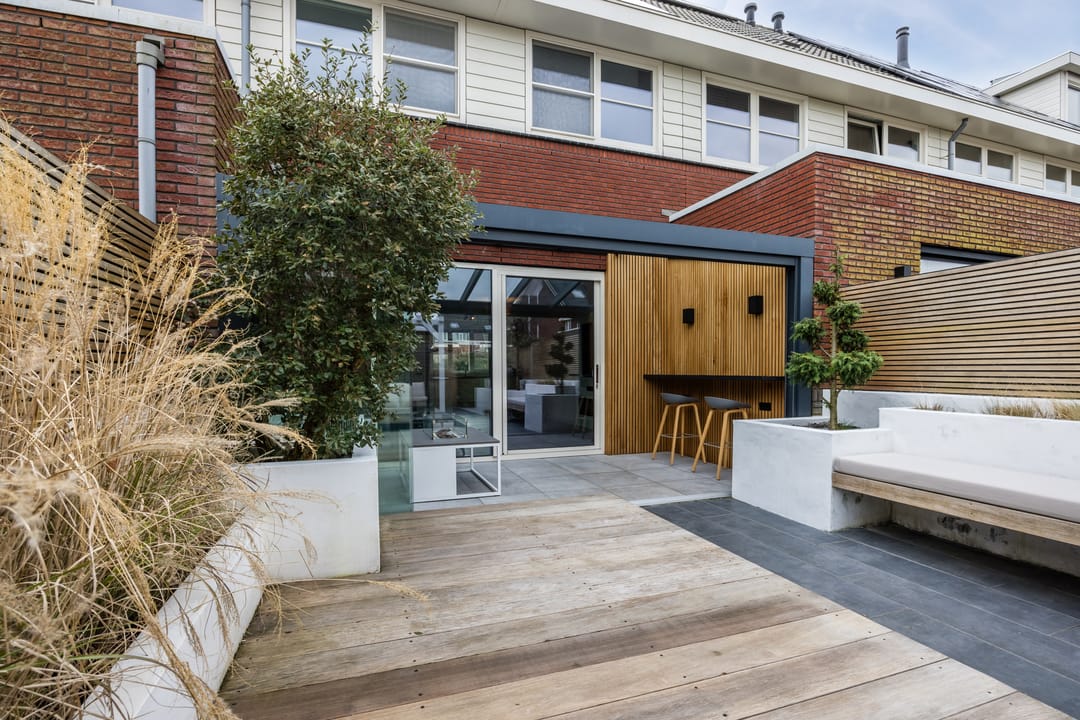Luxury and energy-efficient zero-meter home with 5 bedrooms in stylish 1930s architecture — 43