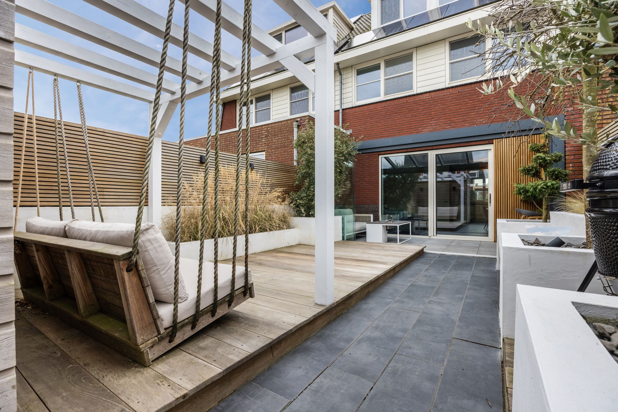 Luxury and energy-efficient zero-meter home with 5 bedrooms in stylish 1930s architecture — 44