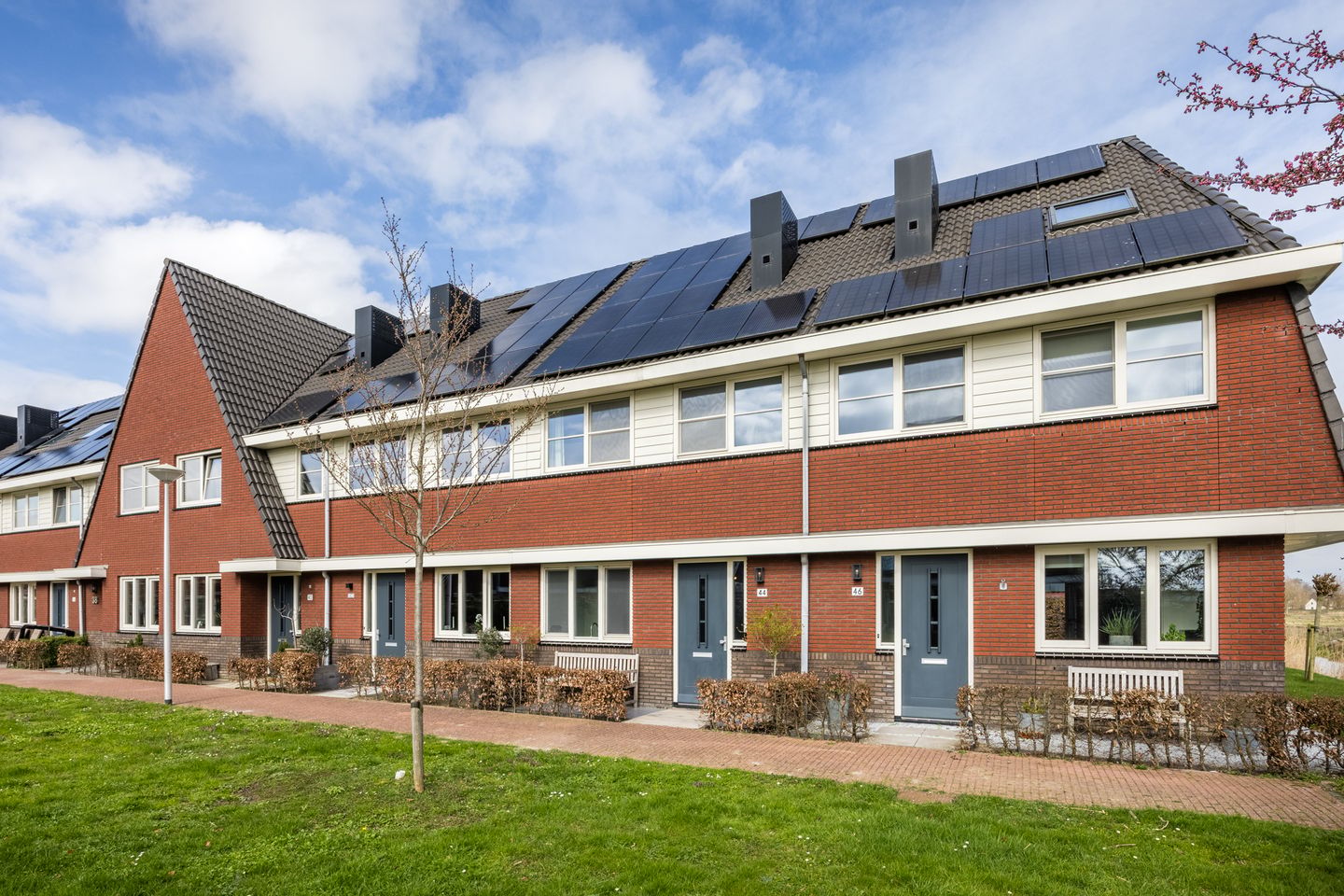 Luxury and energy-efficient zero-meter home with 5 bedrooms in stylish 1930s architecture — 46