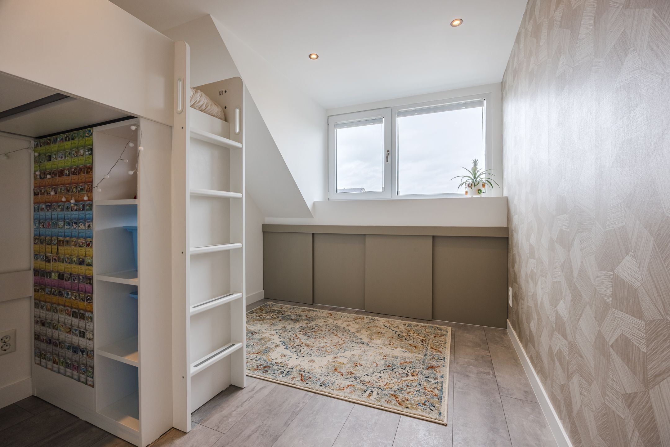 Luxury and energy-efficient zero-meter home with 5 bedrooms in stylish 1930s architecture — 32