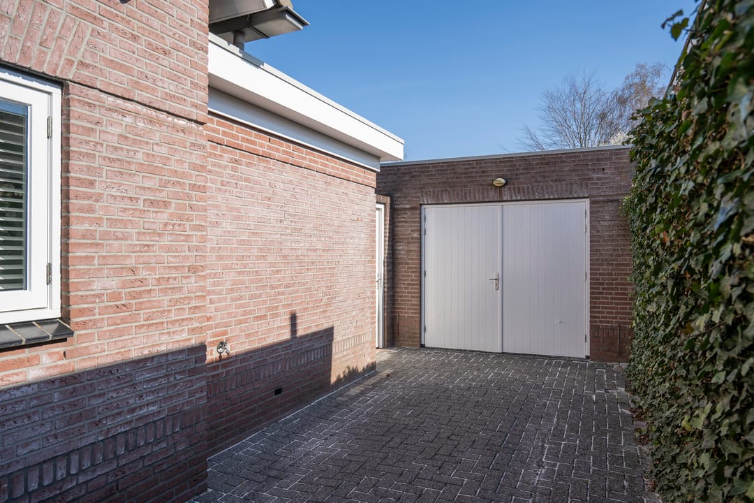 Spacious detached villa with swimming pool and multifunctional annexe in Geldermalsen — 57