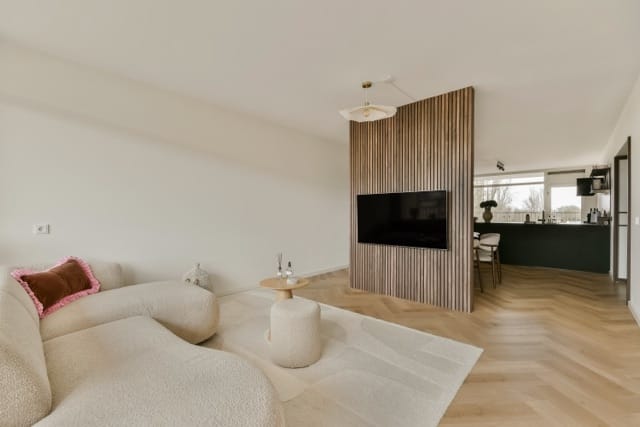 Spacious and Renovated 3-Room Apartment with Two Balconies in Amstelveen — 17