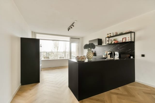 Spacious and Renovated 3-Room Apartment with Two Balconies in Amstelveen — 19