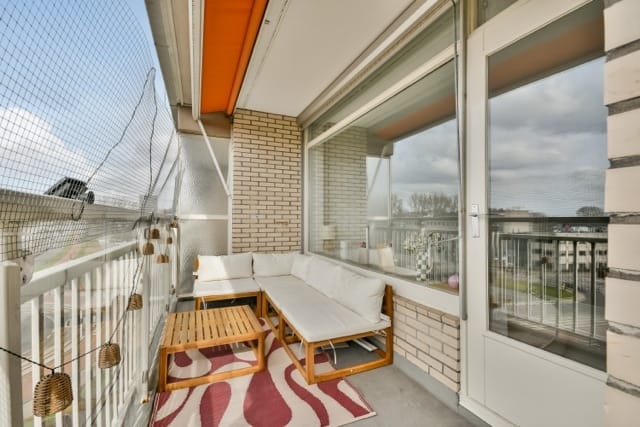 Spacious and Renovated 3-Room Apartment with Two Balconies in Amstelveen — 23