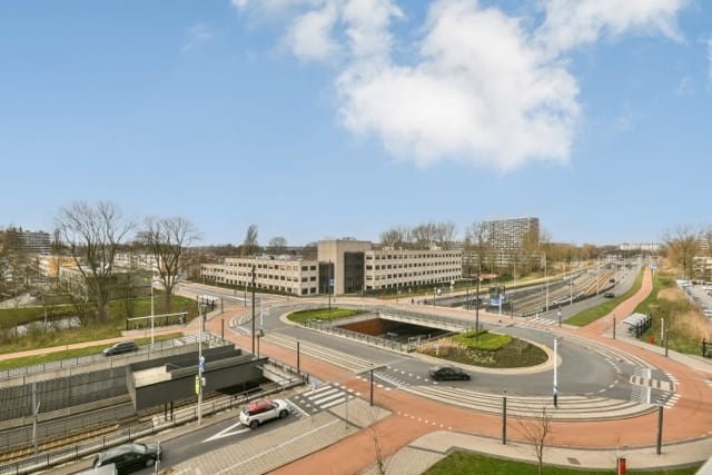 Spacious and Renovated 3-Room Apartment with Two Balconies in Amstelveen — 25