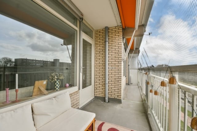 Spacious and Renovated 3-Room Apartment with Two Balconies in Amstelveen — 24