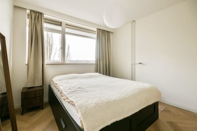Spacious and Renovated 3-Room Apartment with Two Balconies in Amstelveen — 27