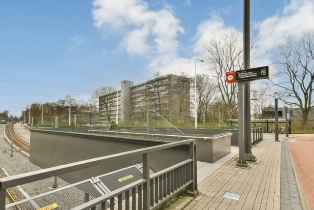 Spacious and Renovated 3-Room Apartment with Two Balconies in Amstelveen — 42