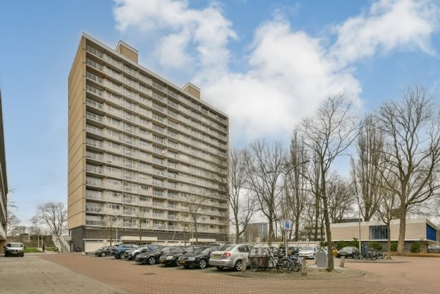 Spacious and Renovated 3-Room Apartment with Two Balconies in Amstelveen — 44