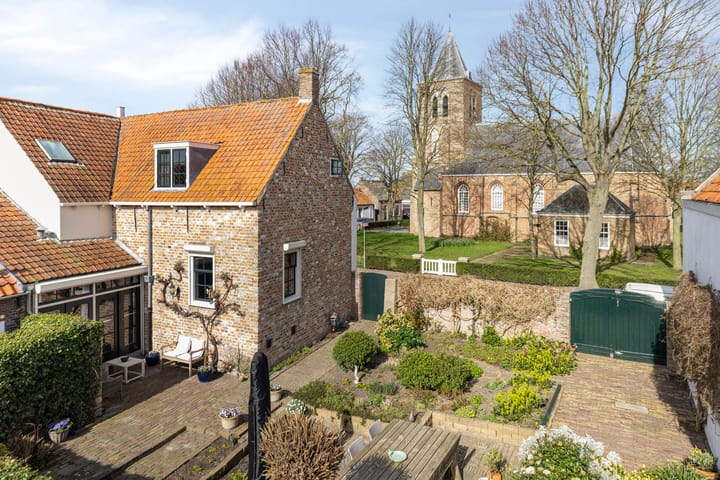 Foto 2 van Kerkplein 30