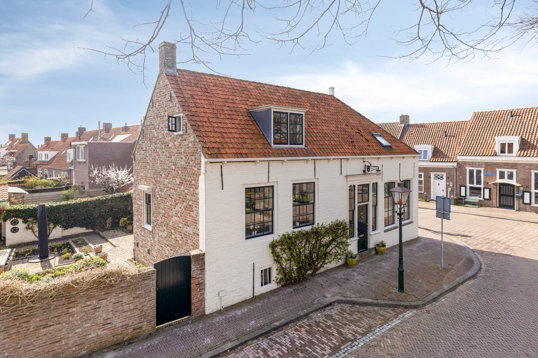 Foto 1 van Kerkplein 30