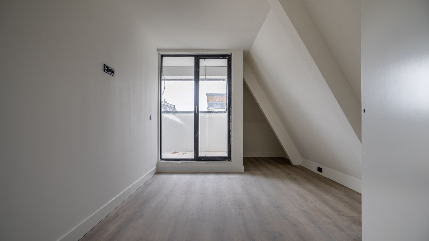 Photo 19 of Grotestraat 138-A