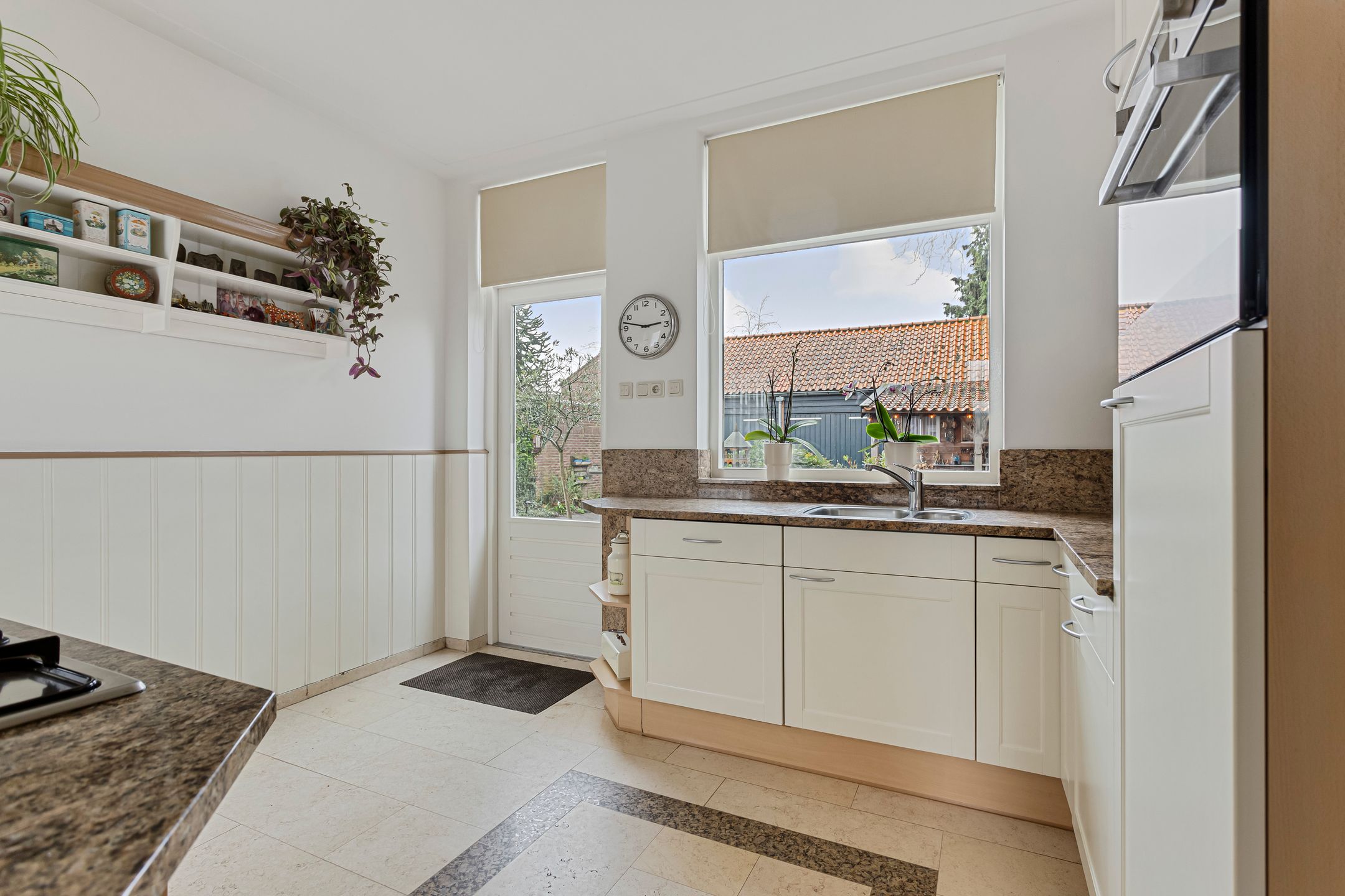 Spacious semi-detached house with large garage and sunny garden located in Breda — 15