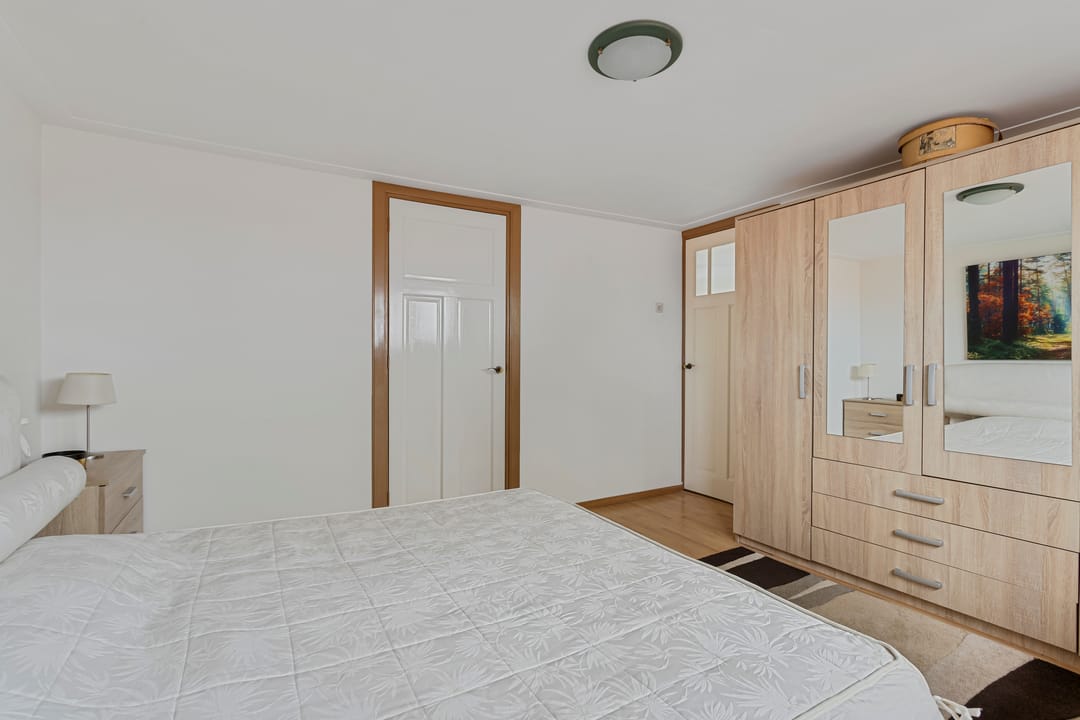 Spacious semi-detached house with large garage and sunny garden located in Breda — 23