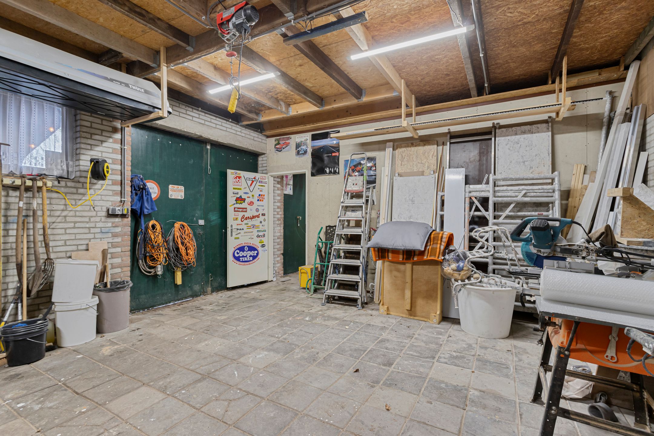 Spacious semi-detached house with large garage and sunny garden located in Breda — 29
