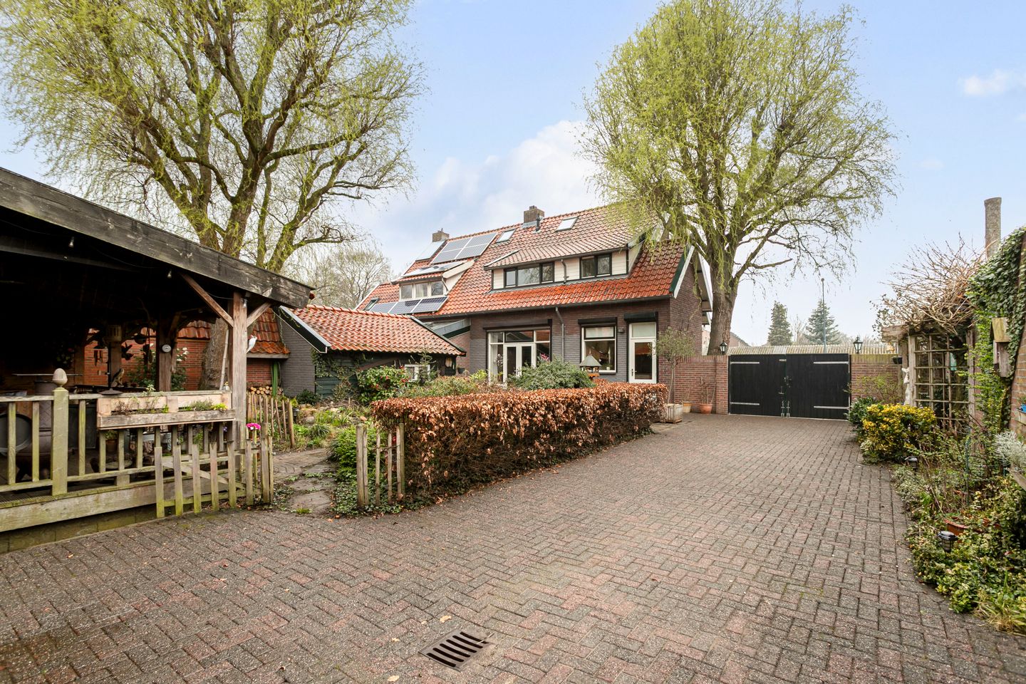 Spacious semi-detached house with large garage and sunny garden located in Breda — 33