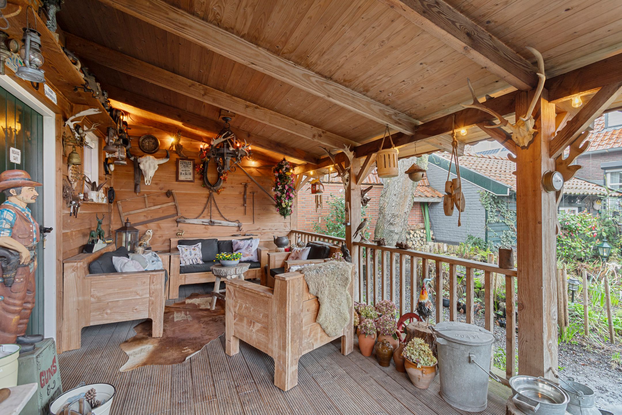 Spacious semi-detached house with large garage and sunny garden located in Breda — 35