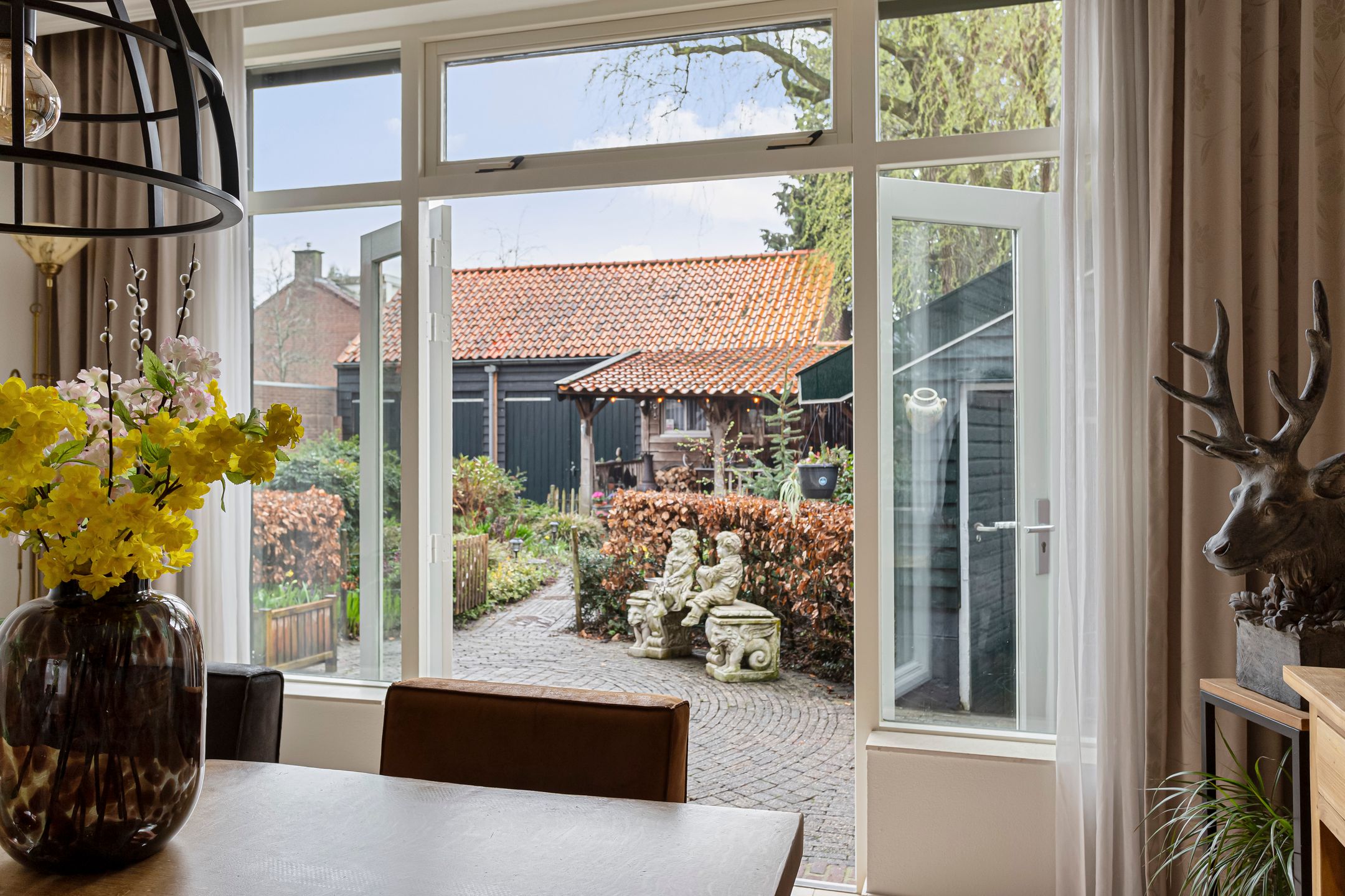 Spacious semi-detached house with large garage and sunny garden located in Breda — 12