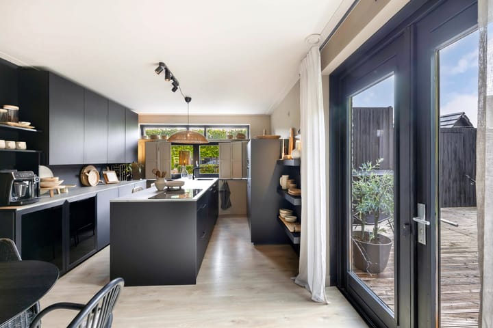 Photo 2 of Galjoen 15 9