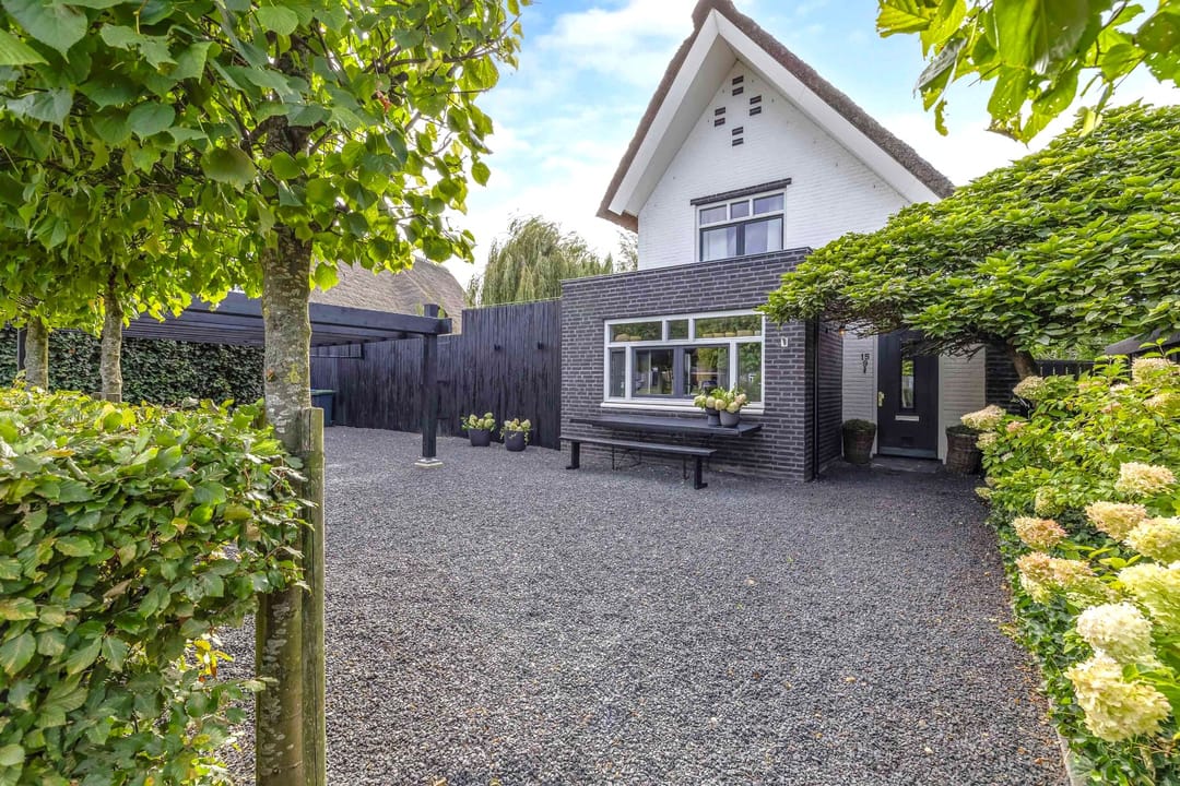 Photo 8 of Galjoen 15 9