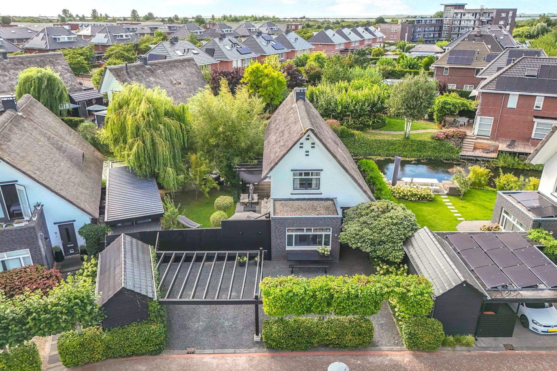 Photo 69 of Galjoen 15 9