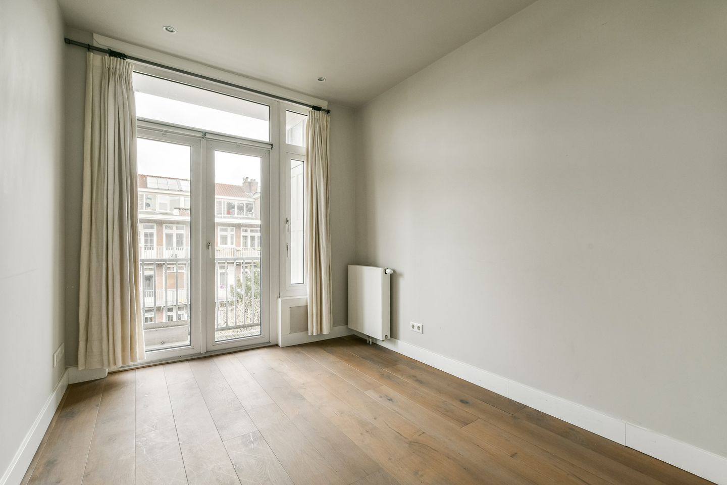 Charming Apartment with Water View and Balcony in Amsterdam-West — 14