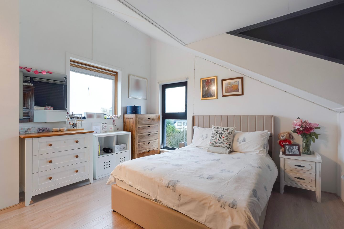 Luxury Semi-Detached Villa with 5 Bedrooms and 3 Bathrooms in Leidschenveen — 55