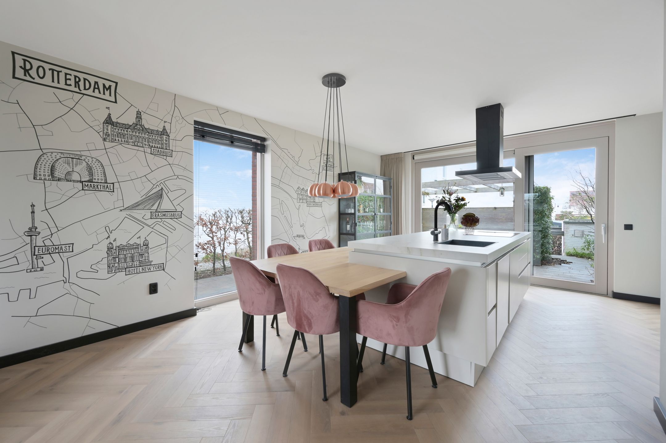 Spacious semi-detached house with lake view and six bedrooms — 12