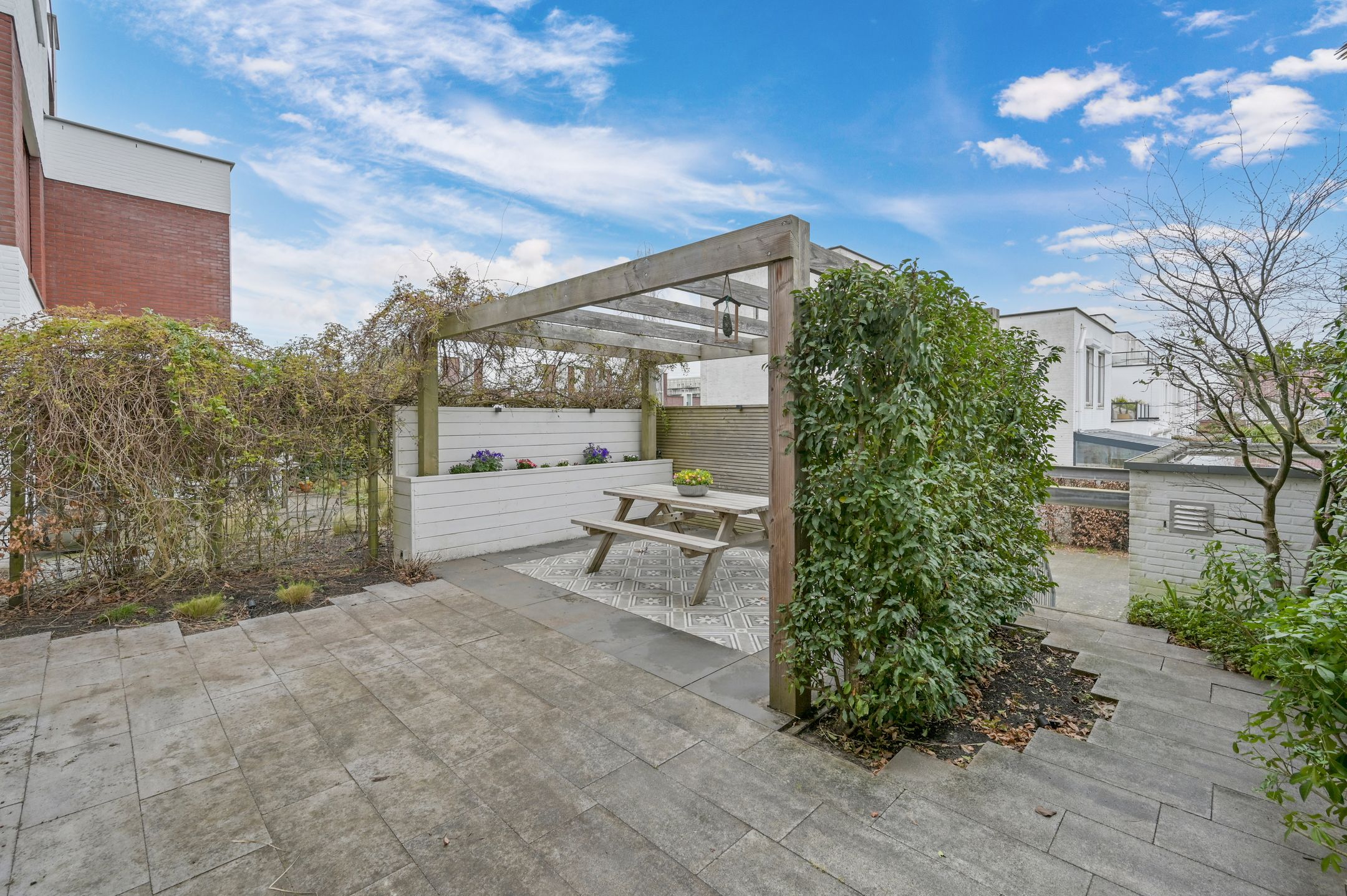 Spacious semi-detached house with lake view and six bedrooms — 15