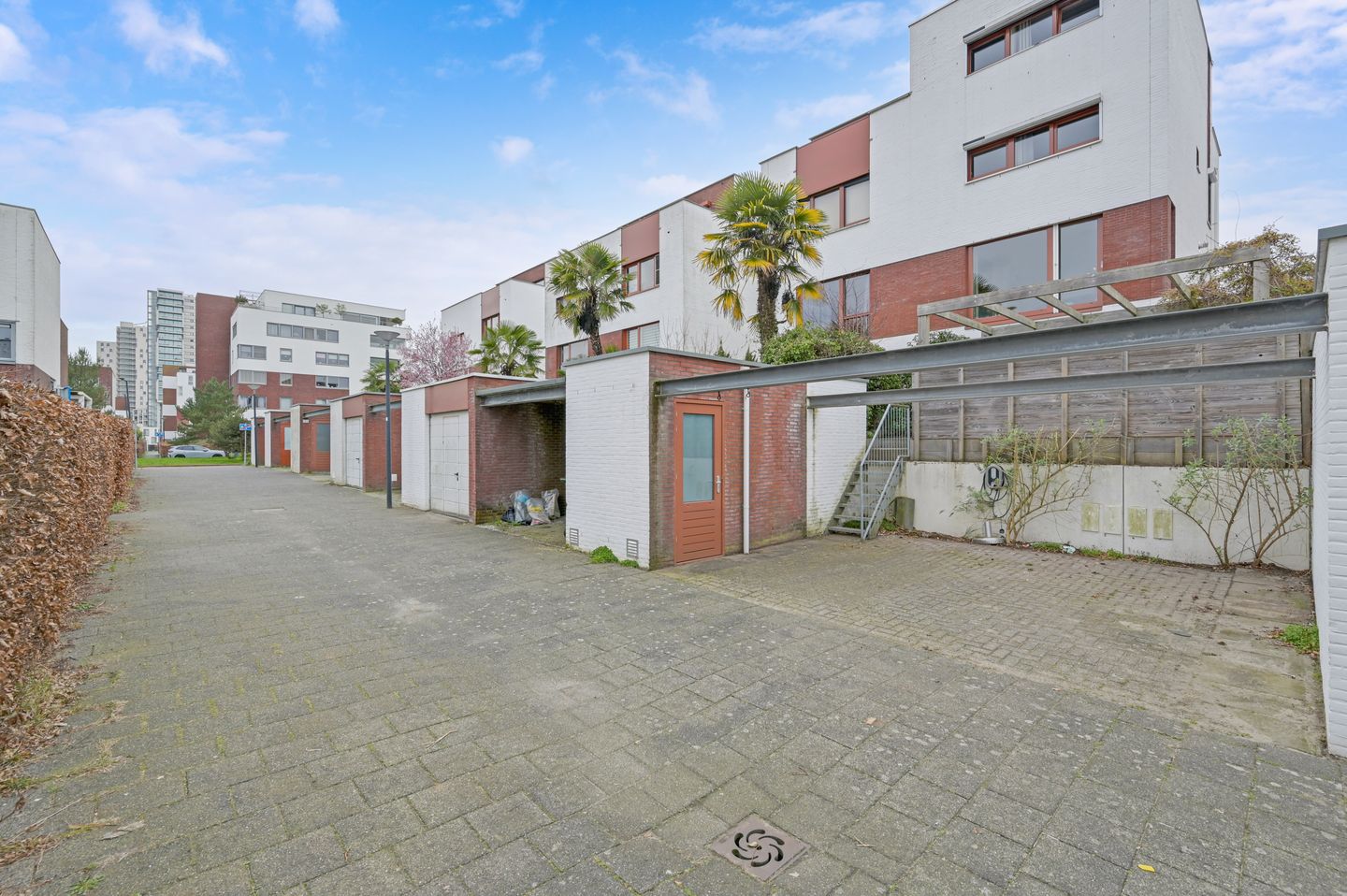 Spacious semi-detached house with lake view and six bedrooms — 19