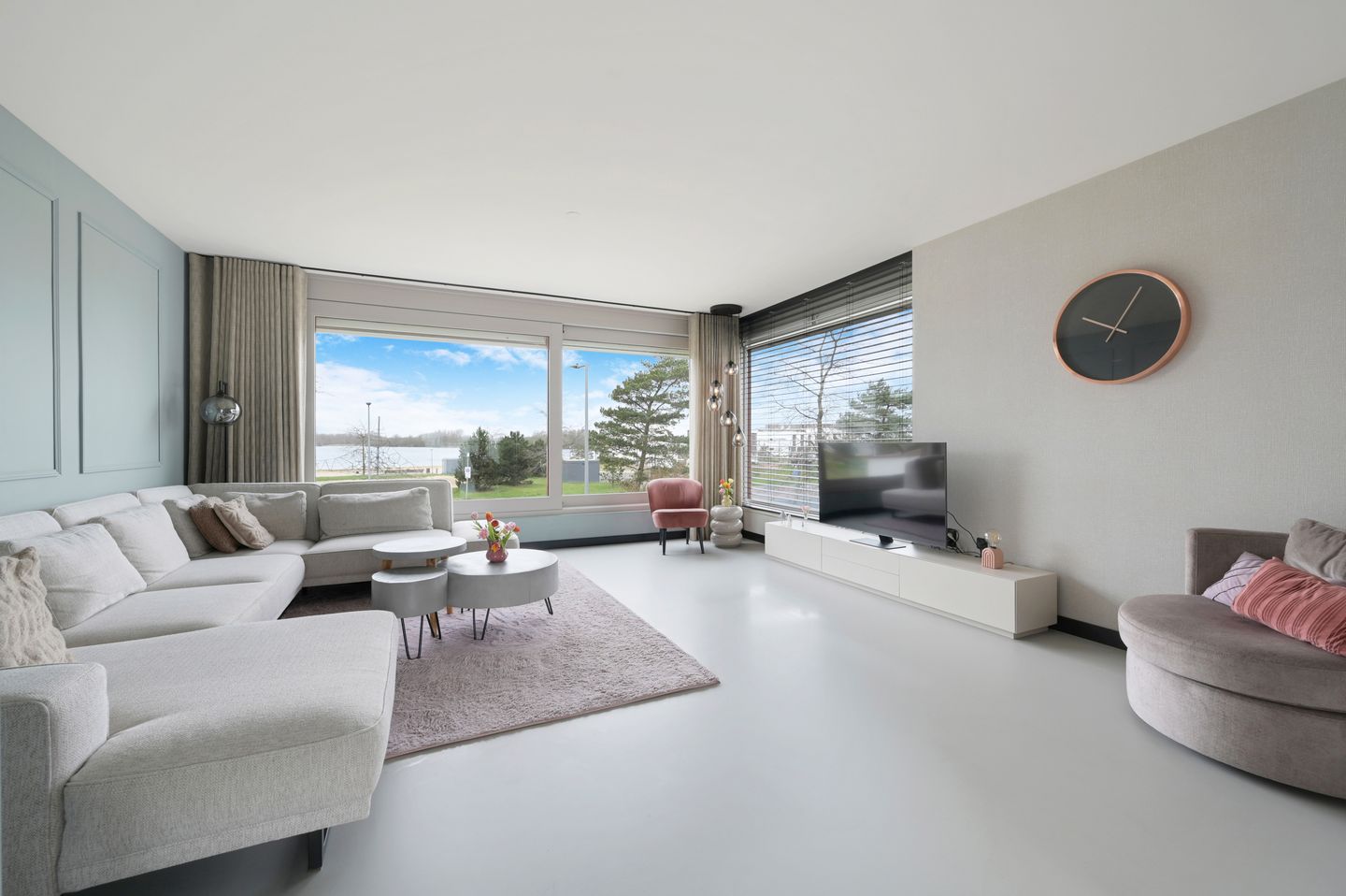 Spacious semi-detached house with lake view and six bedrooms — 20