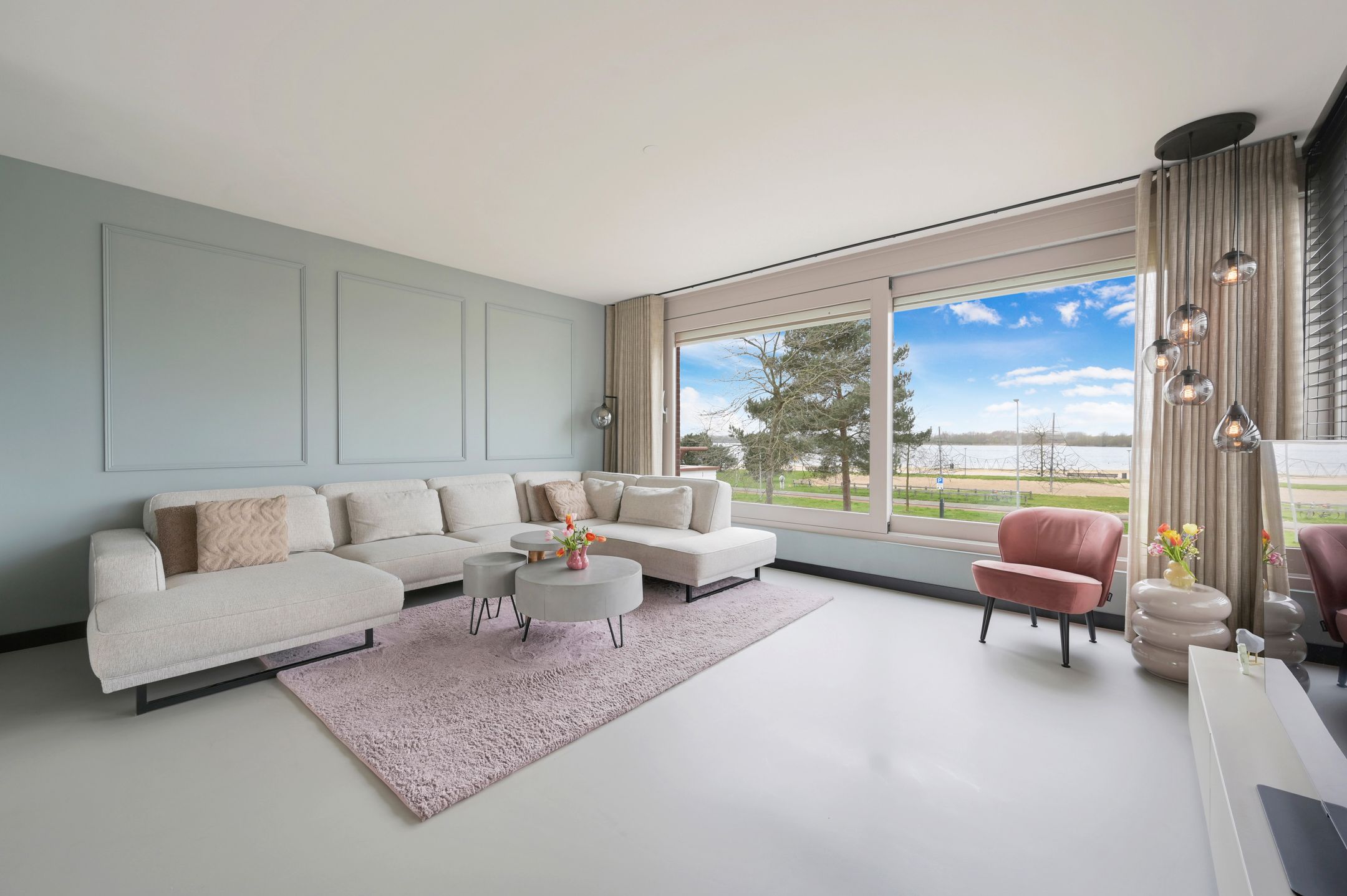 Spacious semi-detached house with lake view and six bedrooms — 21