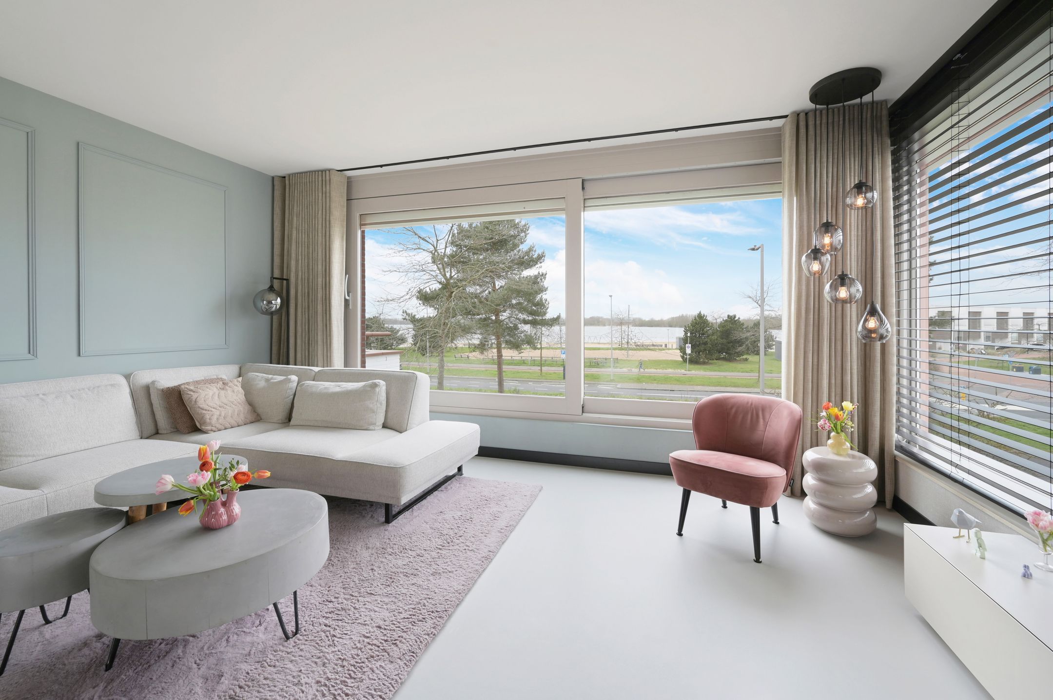 Spacious semi-detached house with lake view and six bedrooms — 24