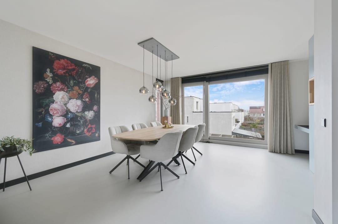 Spacious semi-detached house with lake view and six bedrooms — 26