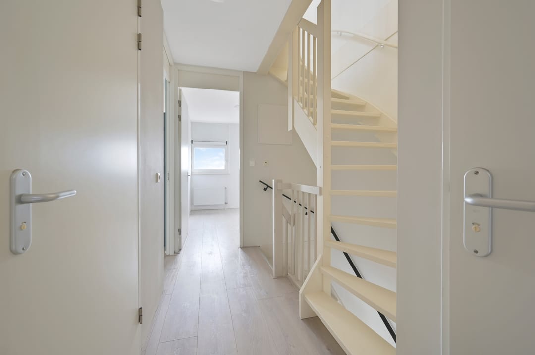Spacious semi-detached house with lake view and six bedrooms — 31