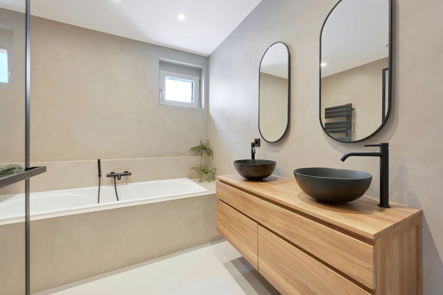 Spacious semi-detached house with lake view and six bedrooms — 35