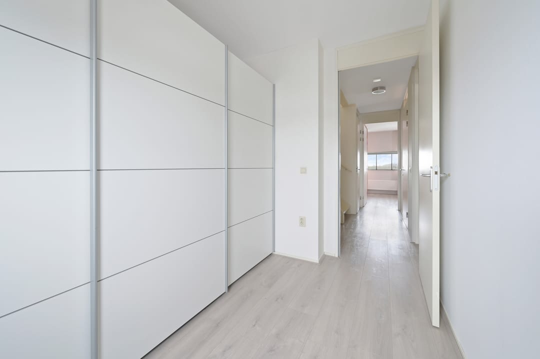 Spacious semi-detached house with lake view and six bedrooms — 41