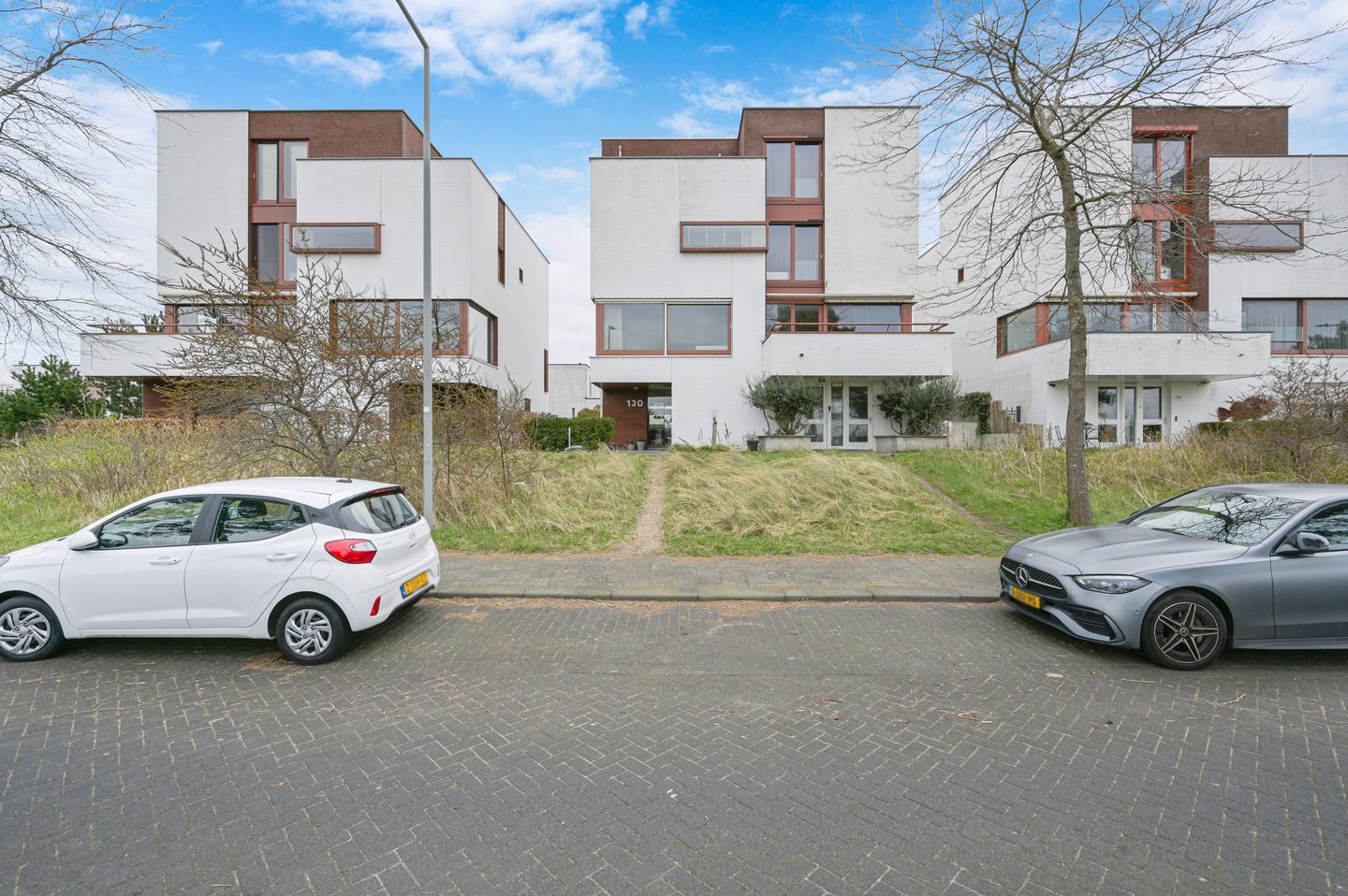 Spacious semi-detached house with lake view and six bedrooms — 49