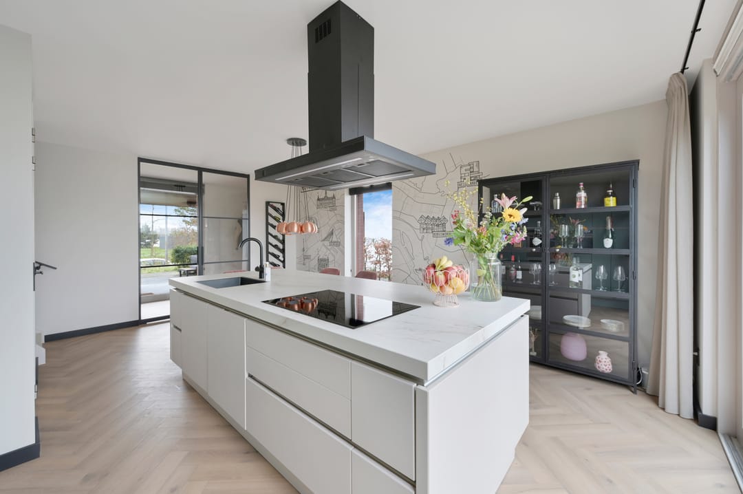 Spacious semi-detached house with lake view and six bedrooms — 13