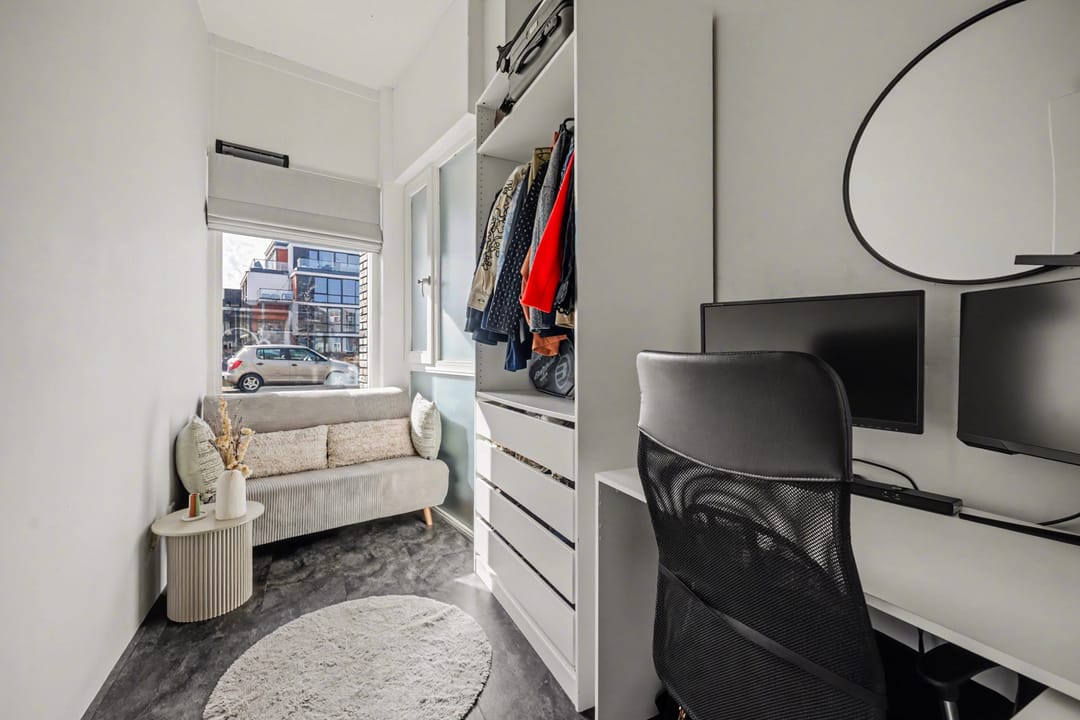 Modern 3-room apartment with private parking in Almere Poort — 17